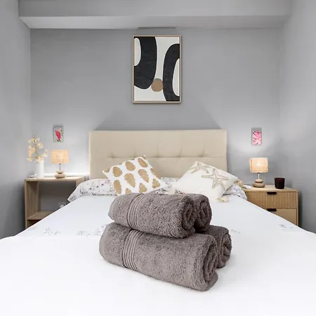 Home2book Stylish With Pool Access Апартаменты