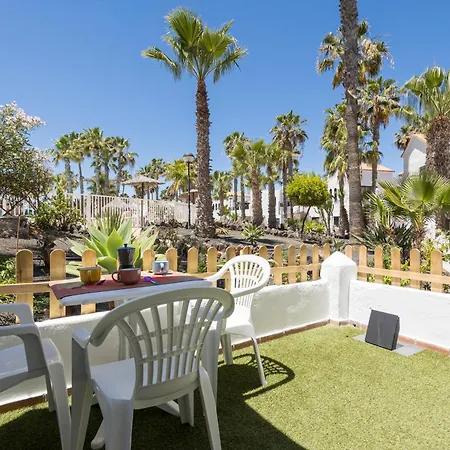 Home2book Stylish With Pool Access Апартаменты